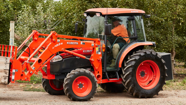 Kubota tractor - Image 3